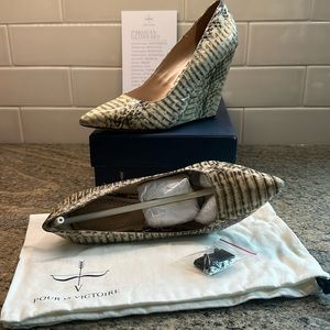 POUR LA VICTOIRE LOZANNE BLACK/WHITE REAL SNAKE WEDGES-SZ. 7